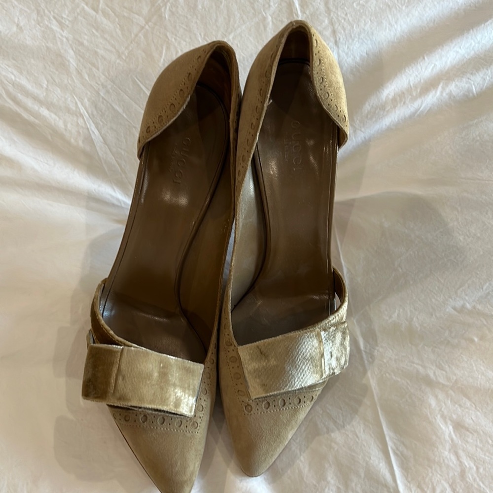 Pair of Gucci pumps